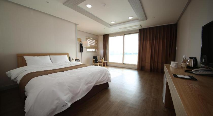 Hotel Aroha Jeju Seogwipo Zewnętrze zdjęcie