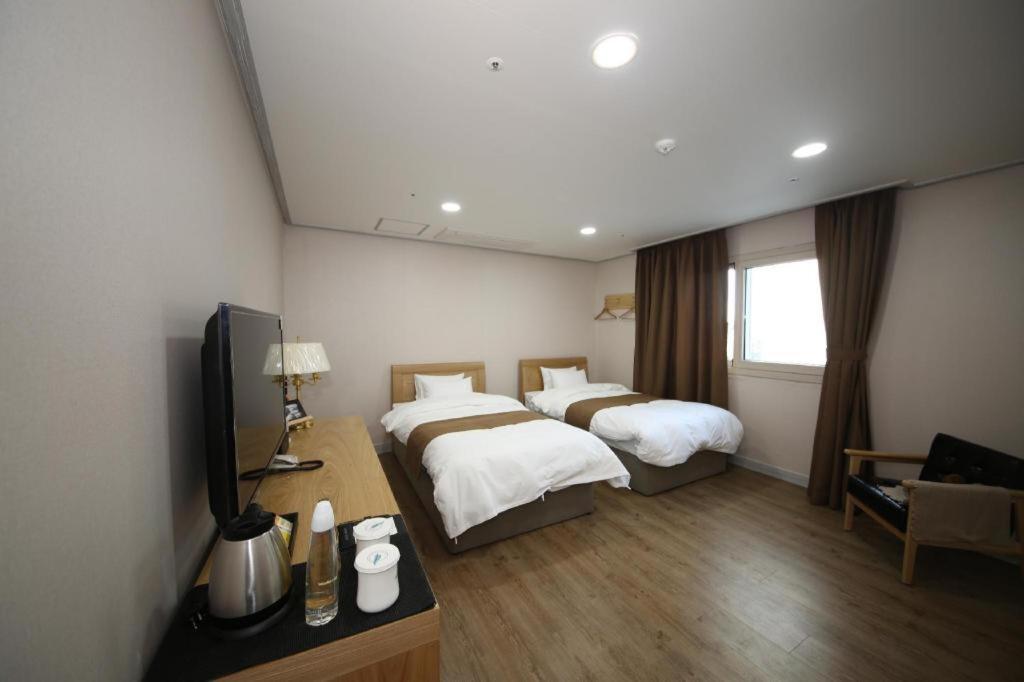 Hotel Aroha Jeju Seogwipo Zewnętrze zdjęcie