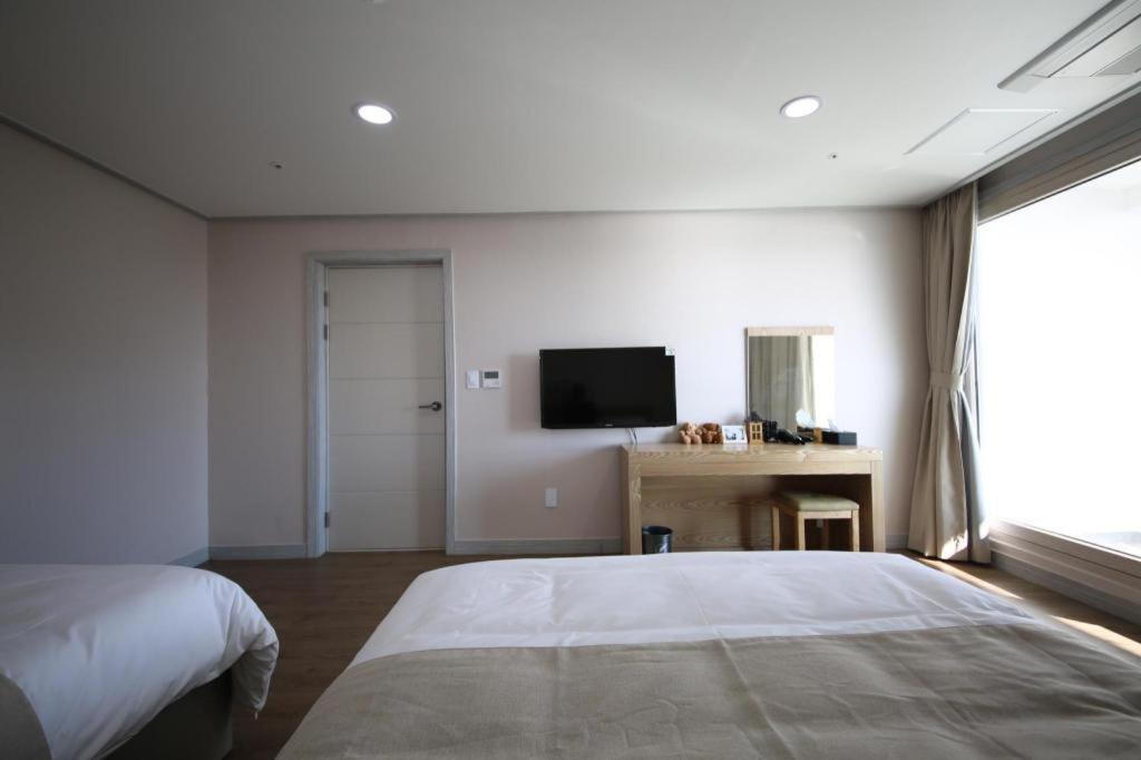 Hotel Aroha Jeju Seogwipo Zewnętrze zdjęcie