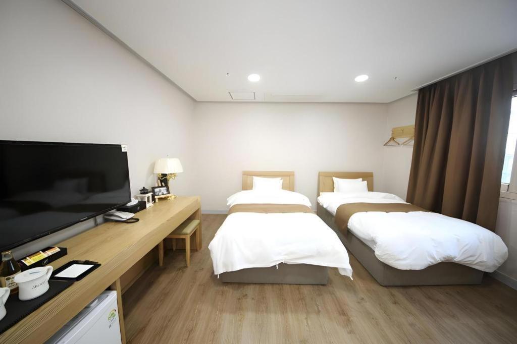Hotel Aroha Jeju Seogwipo Zewnętrze zdjęcie